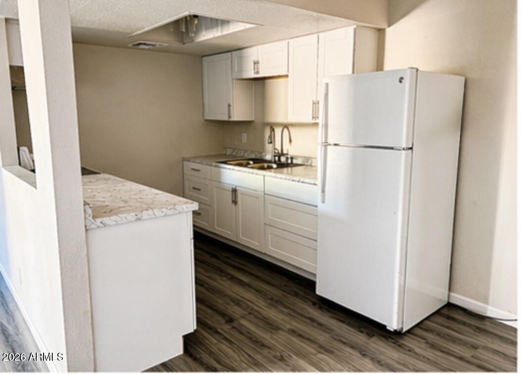 6725 W PALMAIRE Avenue