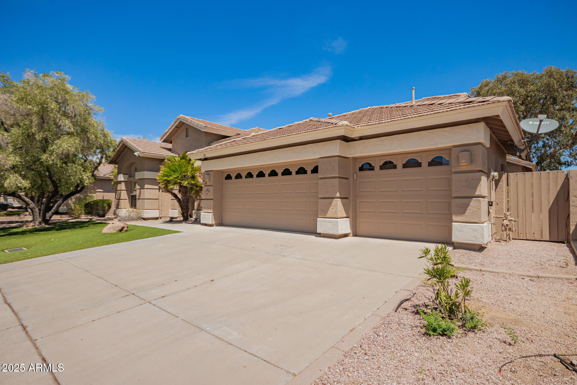 6616 W ROBIN Lane