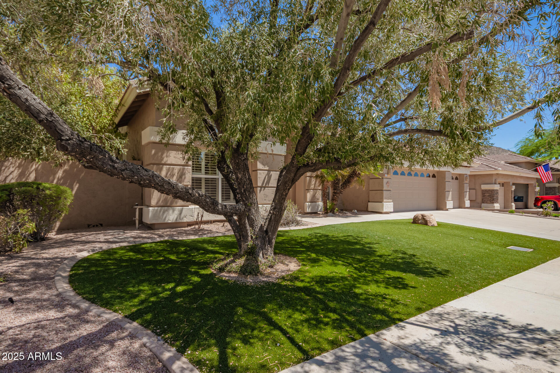 6616 W ROBIN Lane
