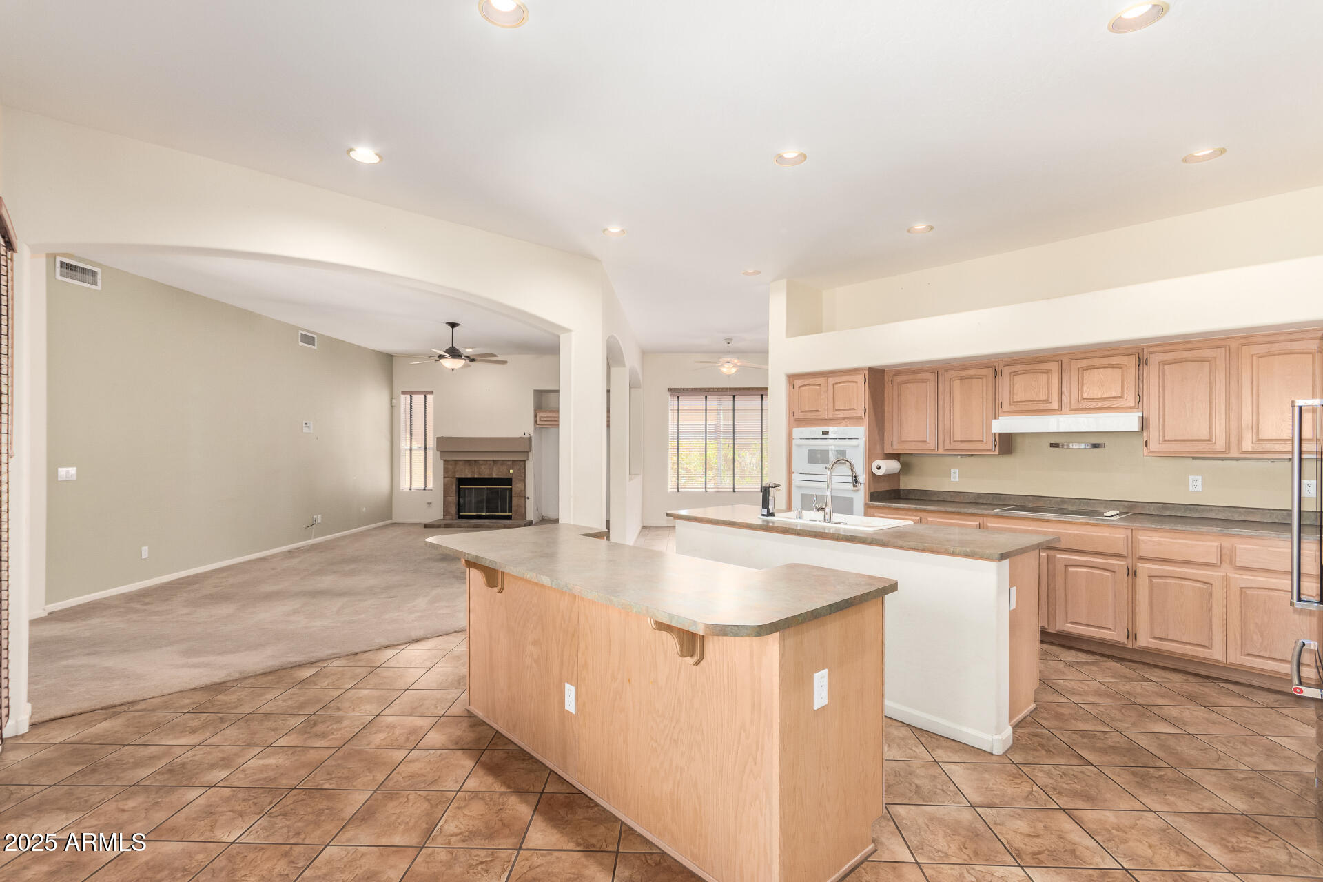 6616 W ROBIN Lane