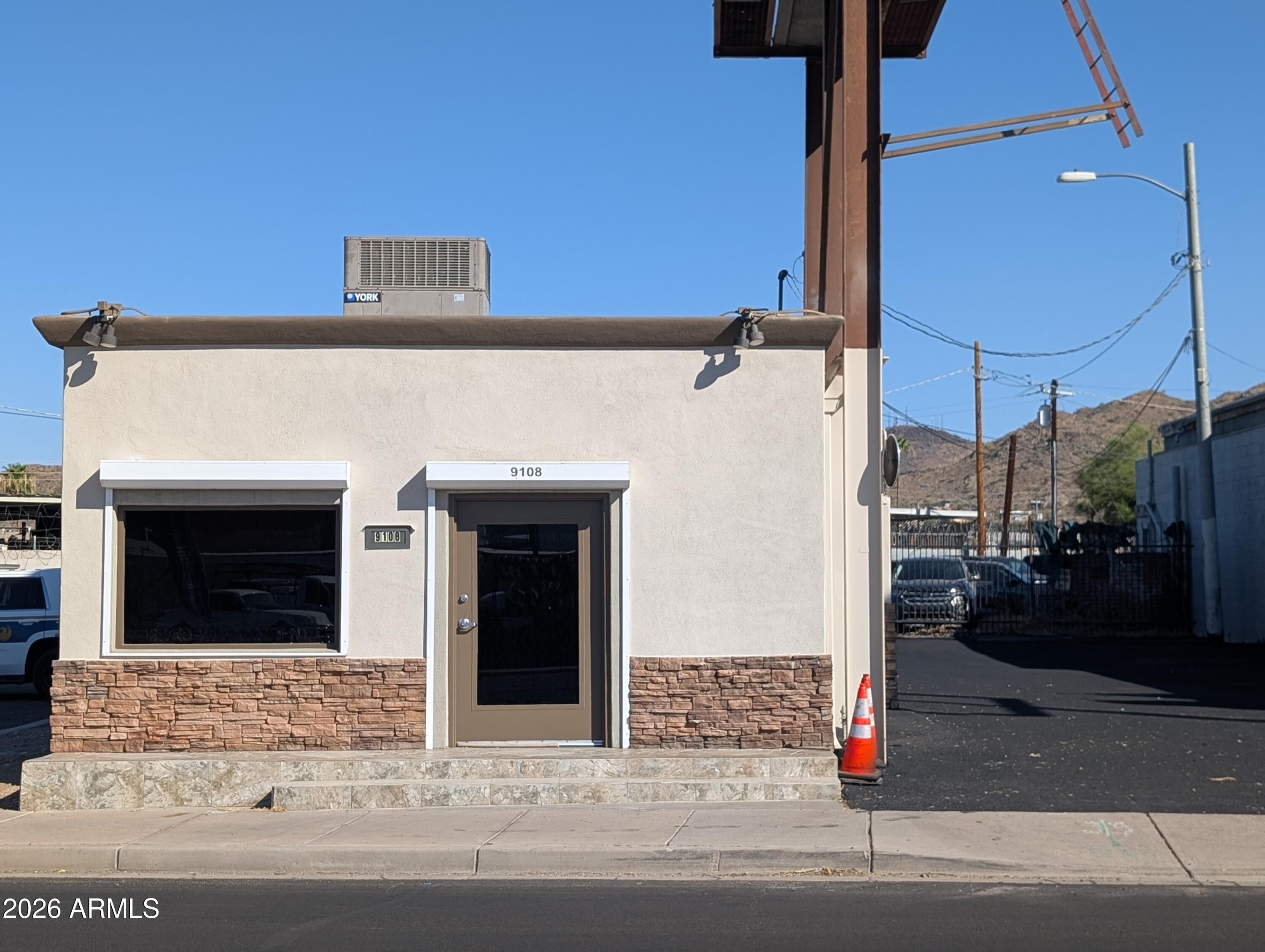 9108 N CAVE CREEK Road