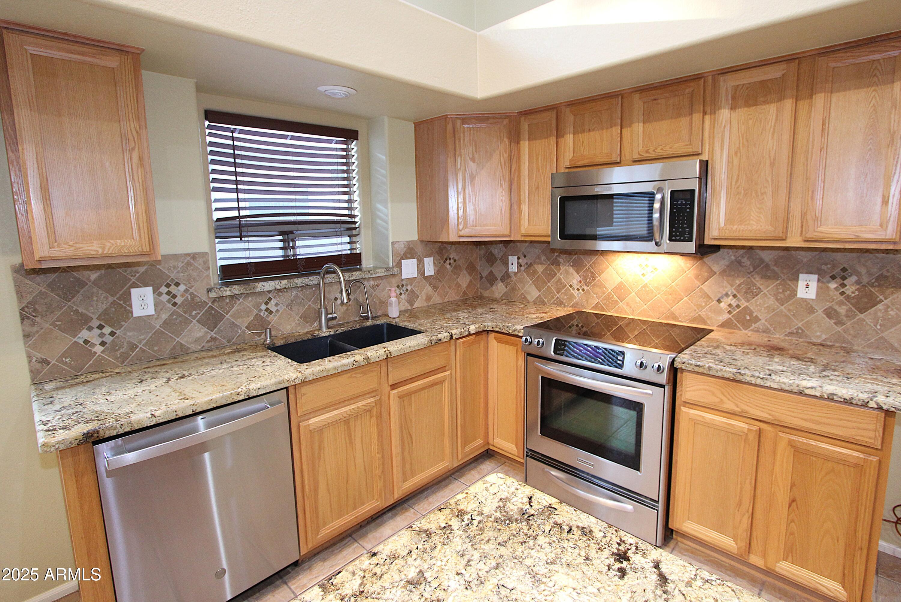 21145 E CAMINA PLATA --