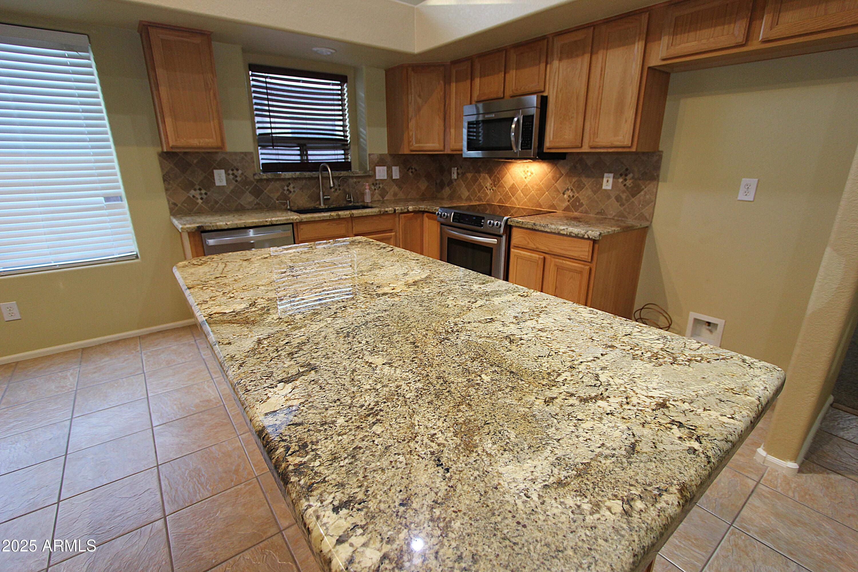 21145 E CAMINA PLATA --