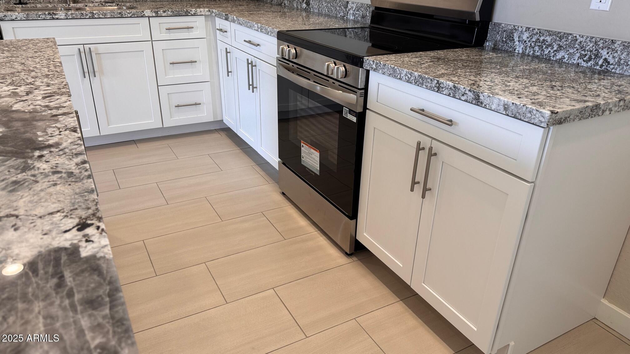 523 S PASADENA -- 113