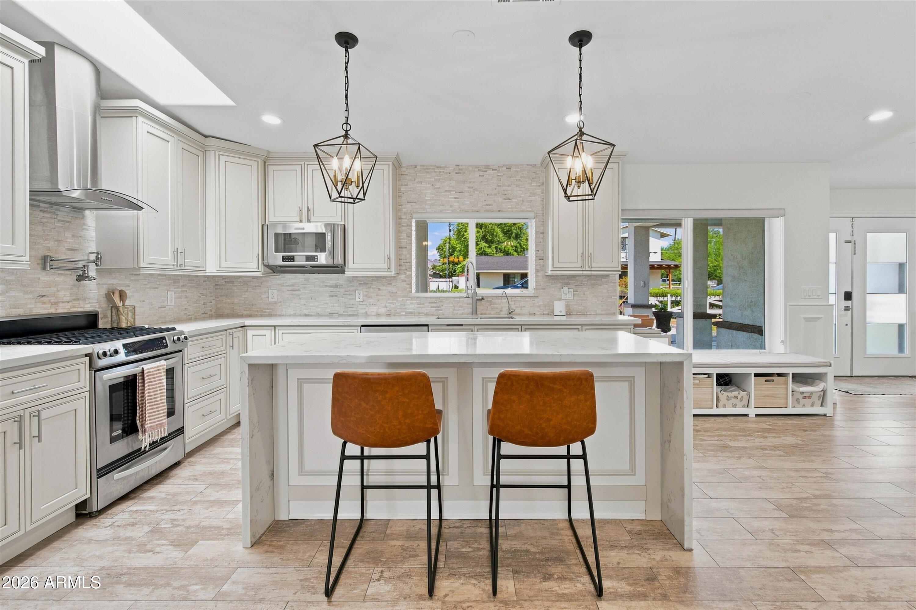 4145 E GLENROSA Avenue