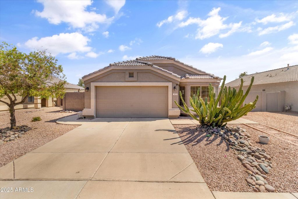 Photo of 879 S Longmore Street, Chandler, AZ 85224 (MLS # 6926039)