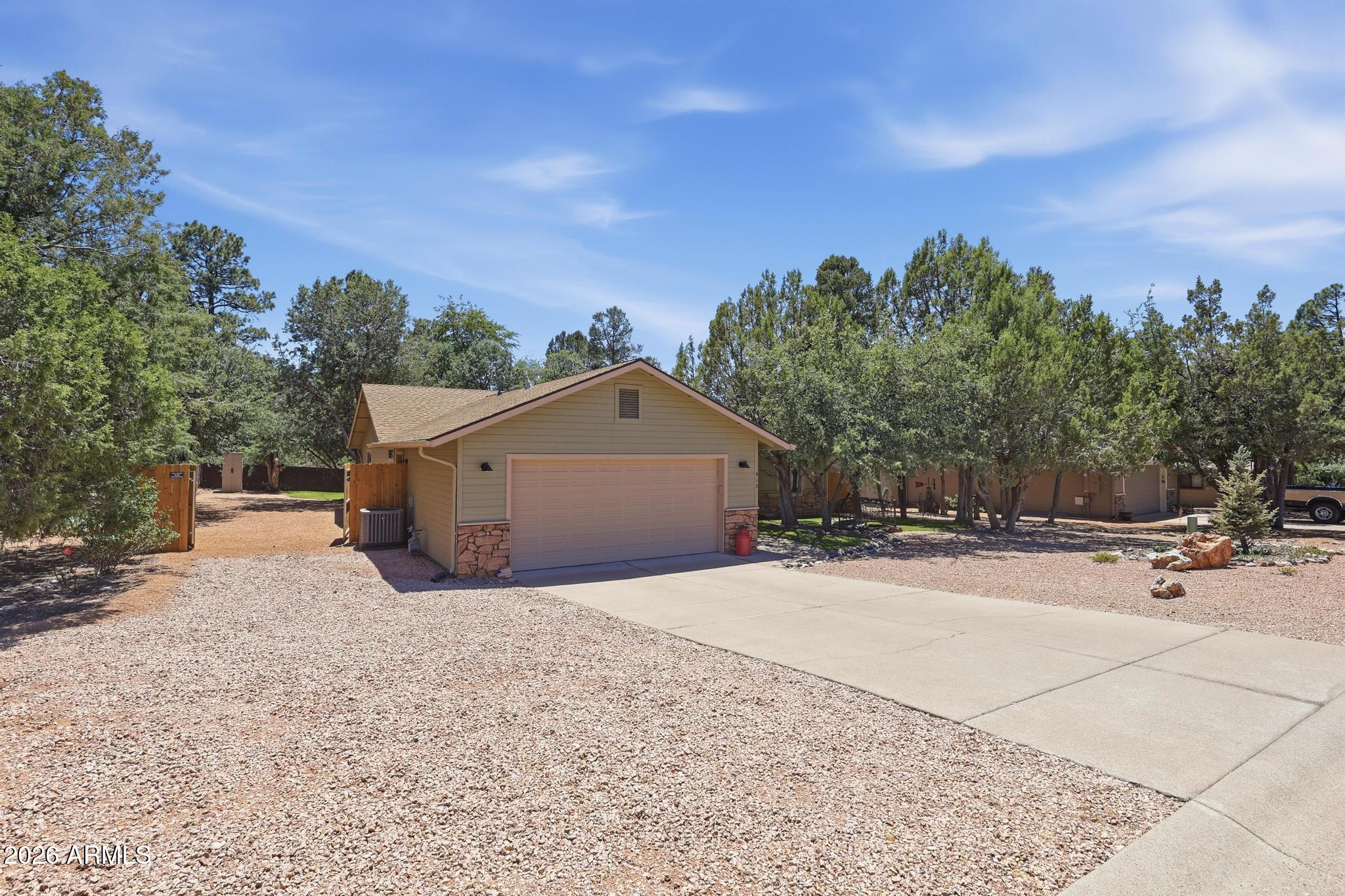 913 W COUNTRY Lane