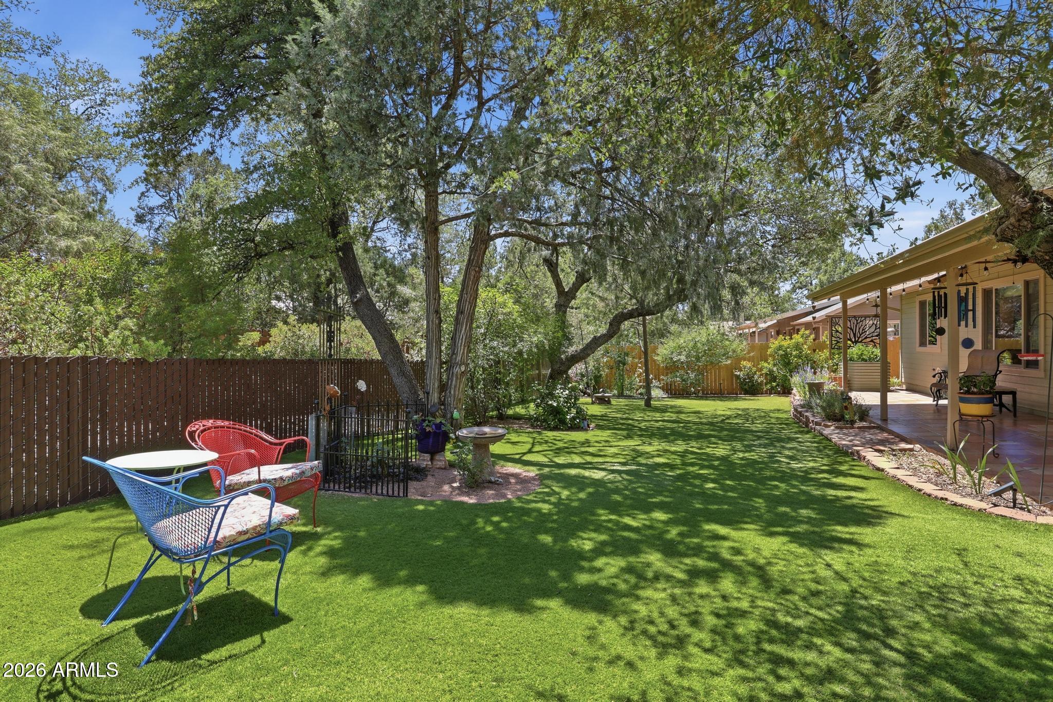 913 W COUNTRY Lane
