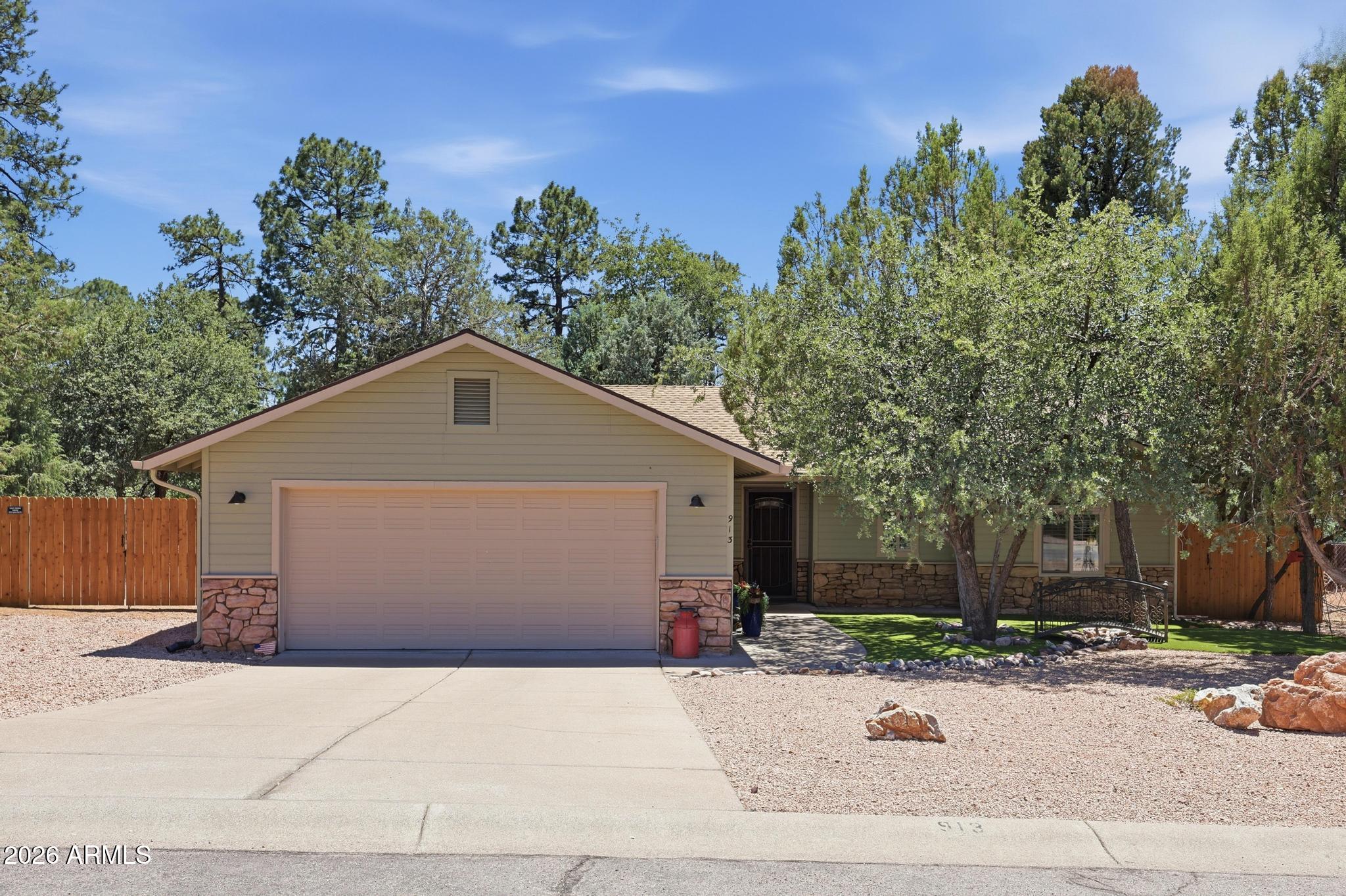 913 W COUNTRY Lane