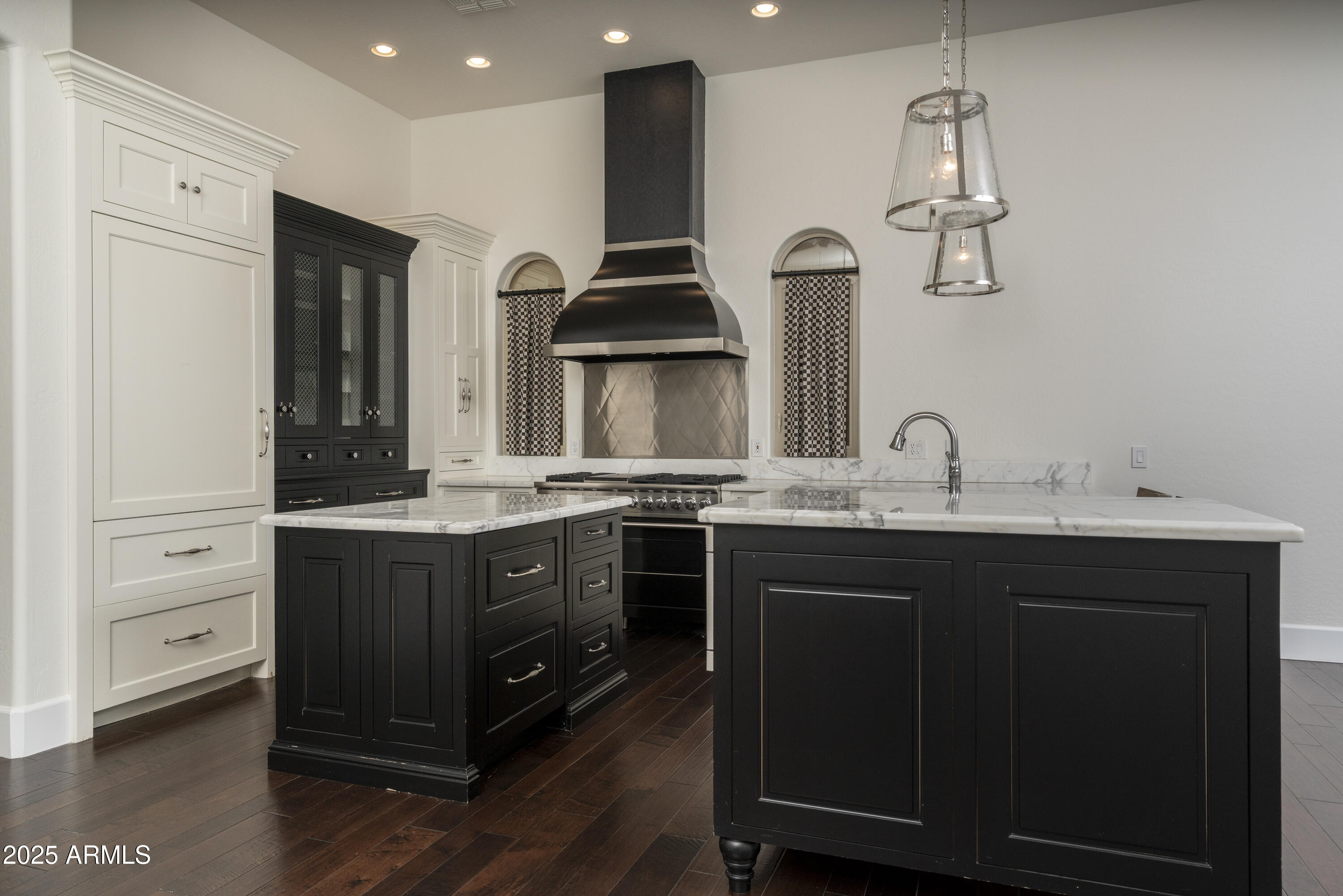 7438 E Cactus Wren Road