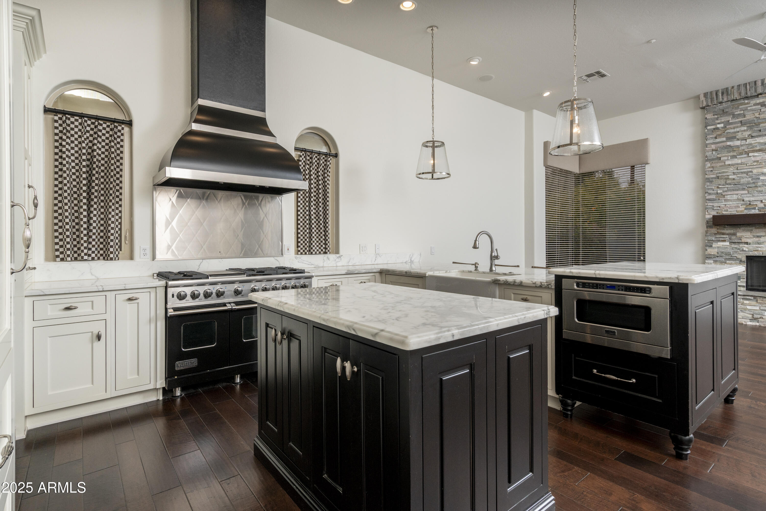 7438 E Cactus Wren Road