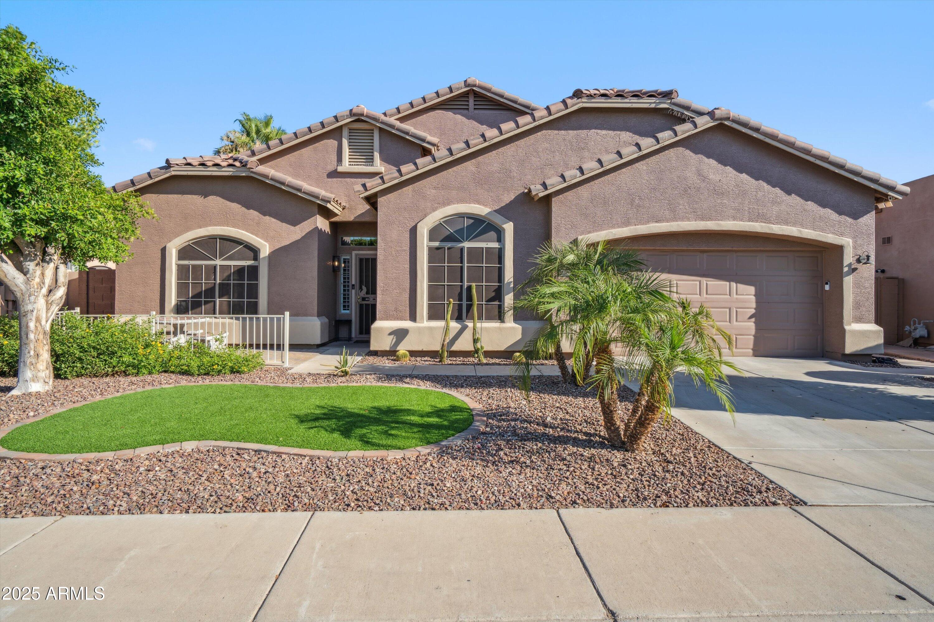 10933 W PALM Lane
