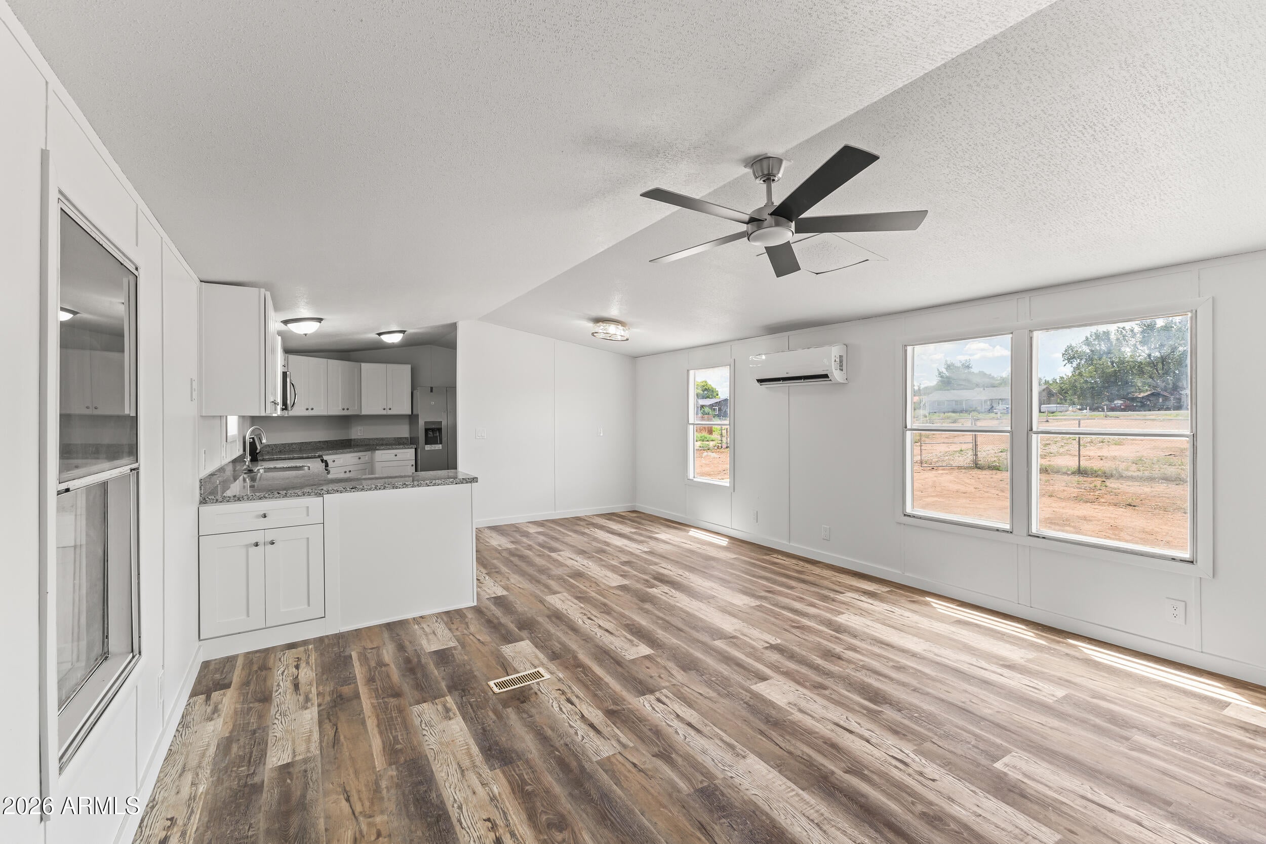 1460 W 8TH Street N