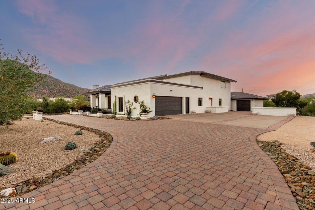 Photo of 7390 E Stagecoach Pass Pass, Carefree, AZ 85377 (MLS # 6947205)