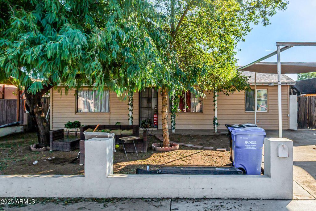 Photo of 7127 W Holly Street, Phoenix, AZ 85035 (MLS # 6951939)