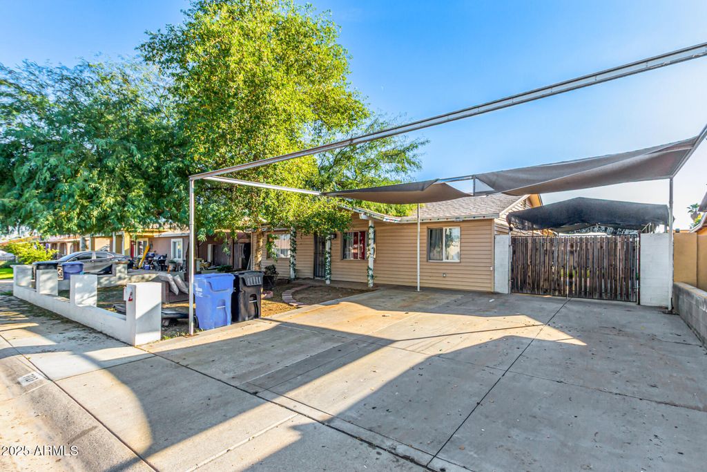 Photo of 7127 W Holly Street, Phoenix, AZ 85035 (MLS # 6951939)