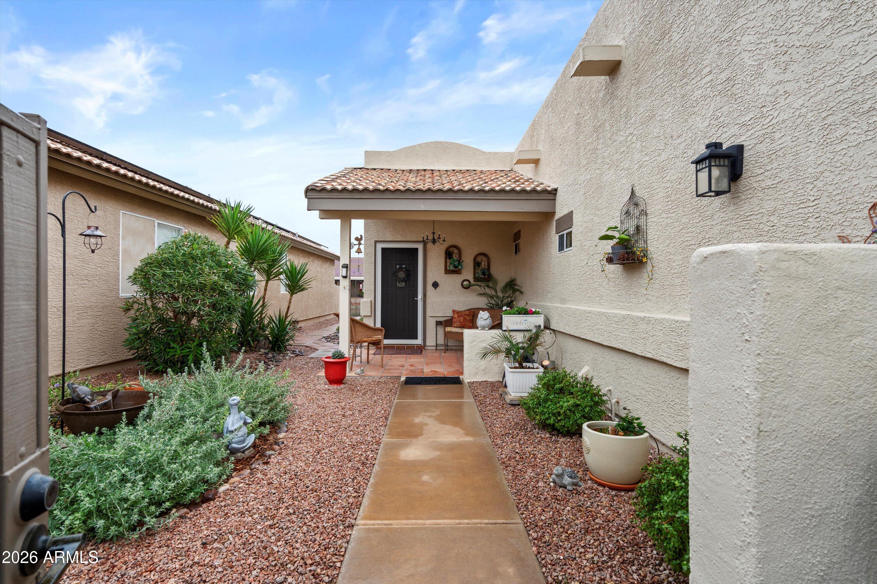 2122 N SWEETWATER Drive