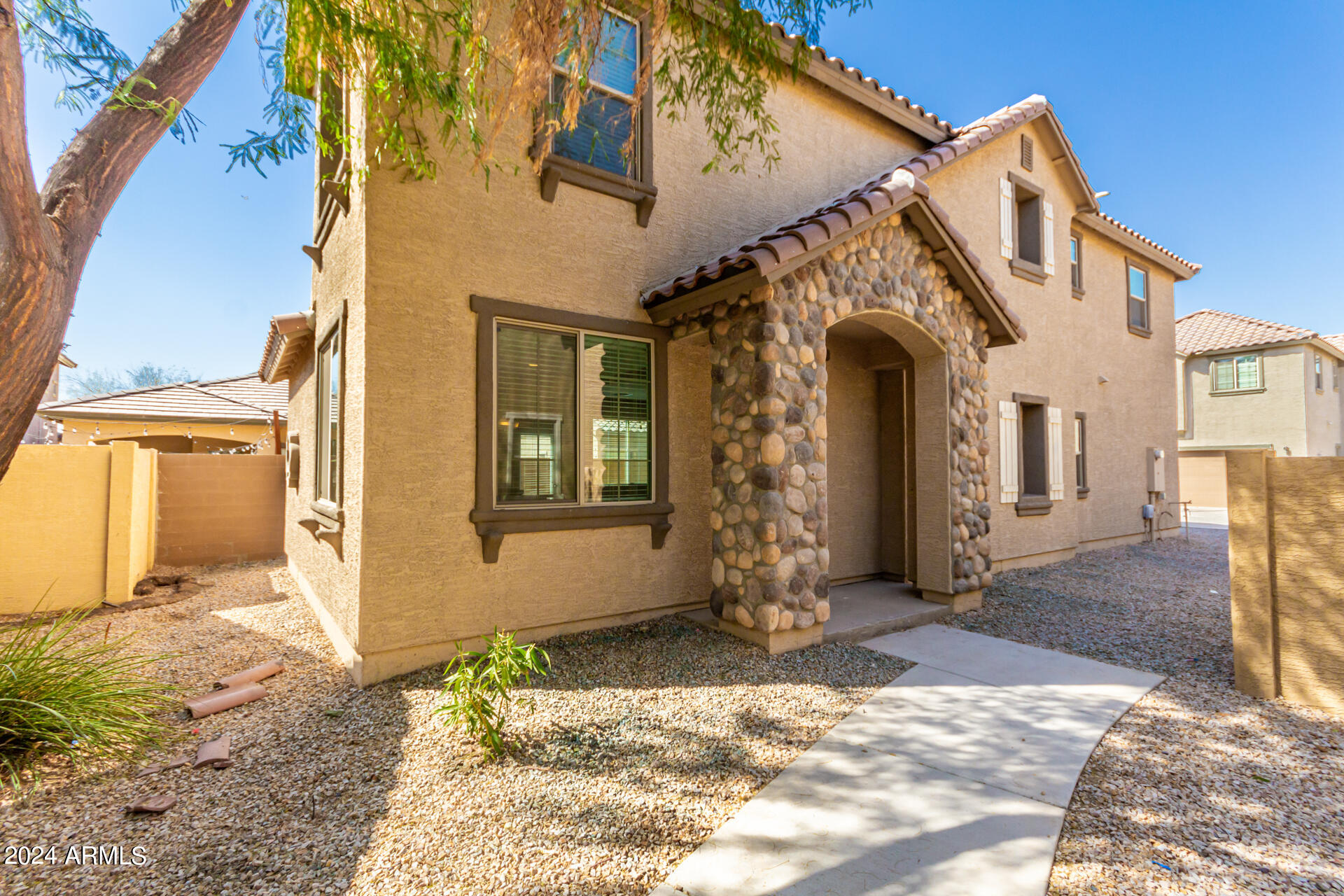 935 E AGUA FRIA Lane