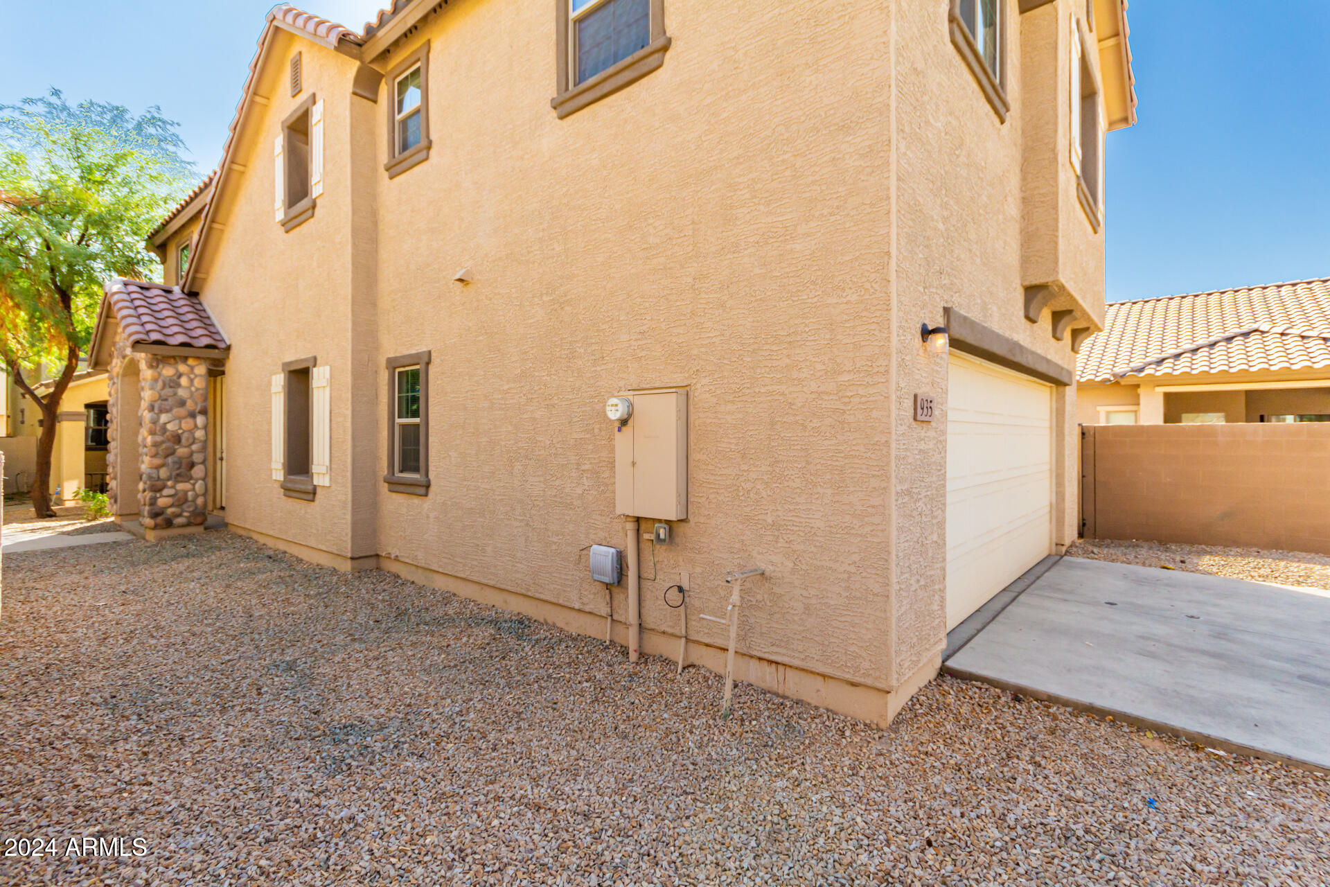 935 E AGUA FRIA Lane