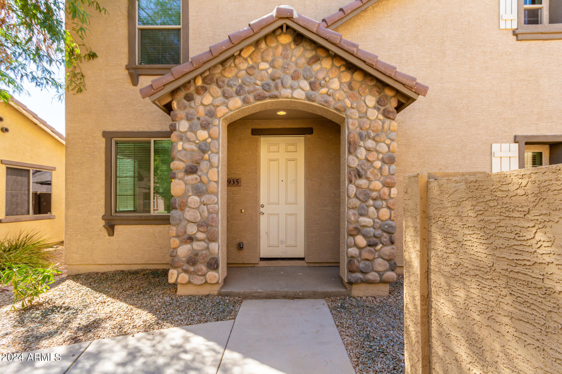 935 E AGUA FRIA Lane