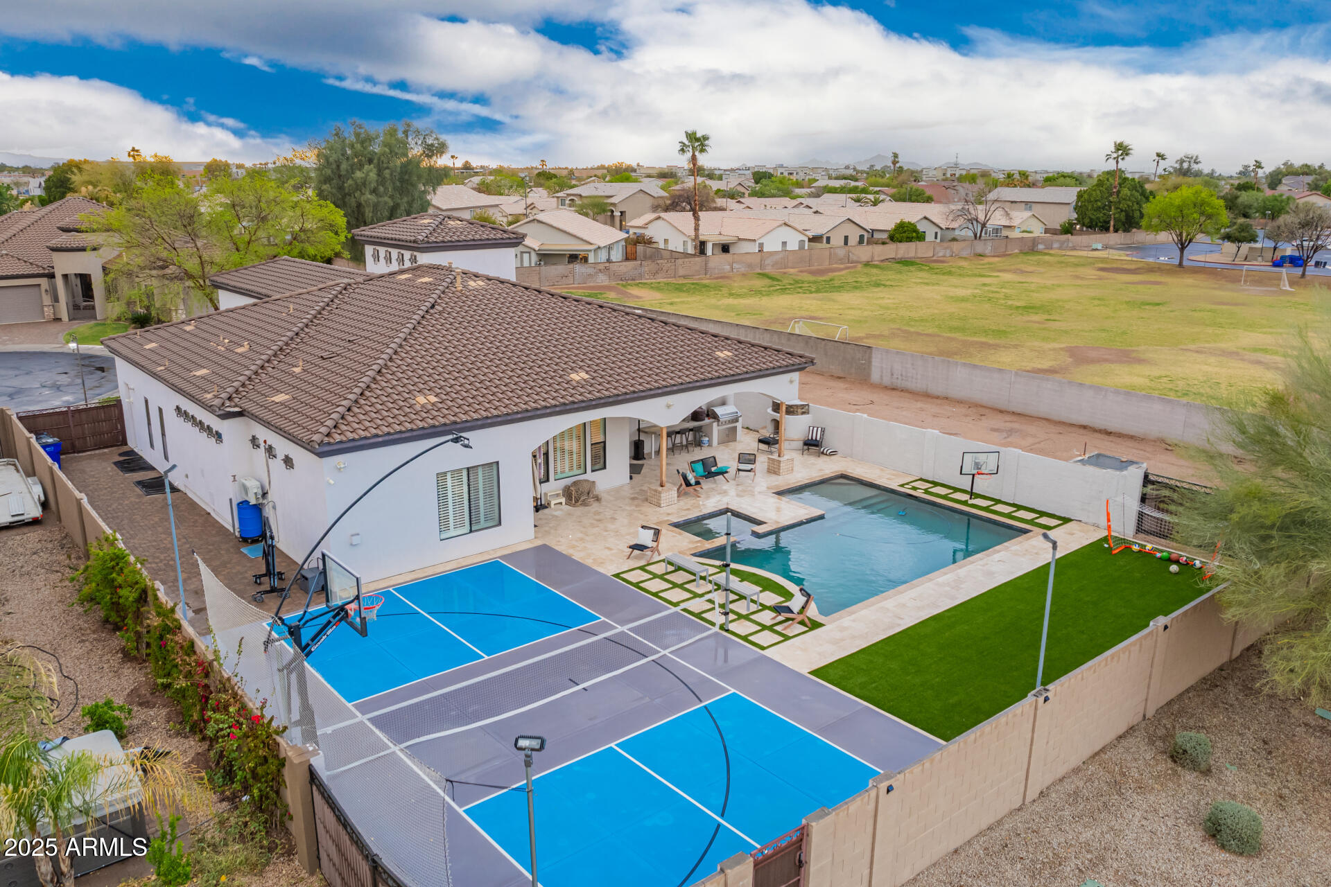 1207 S LARKSPUR Court