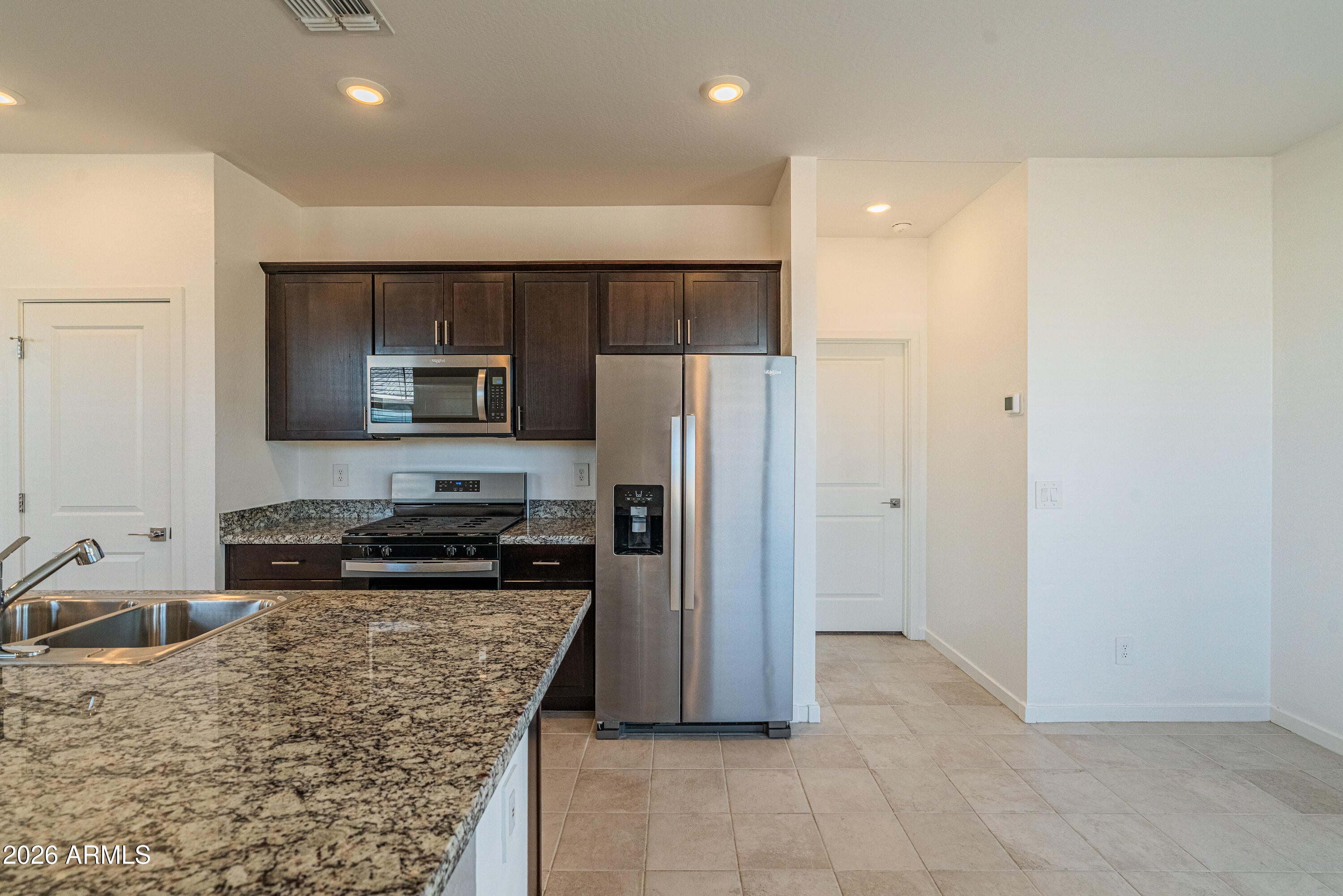 2458 E ALONSO Drive