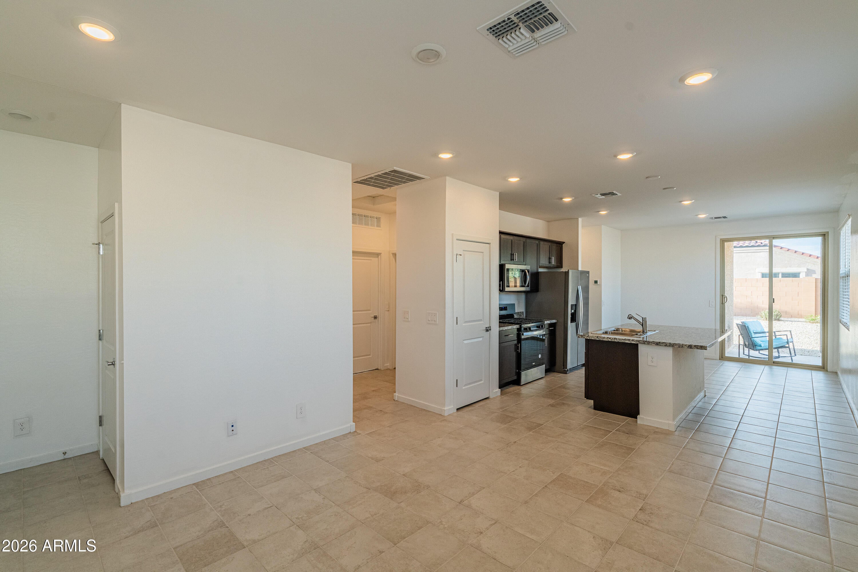 2458 E ALONSO Drive