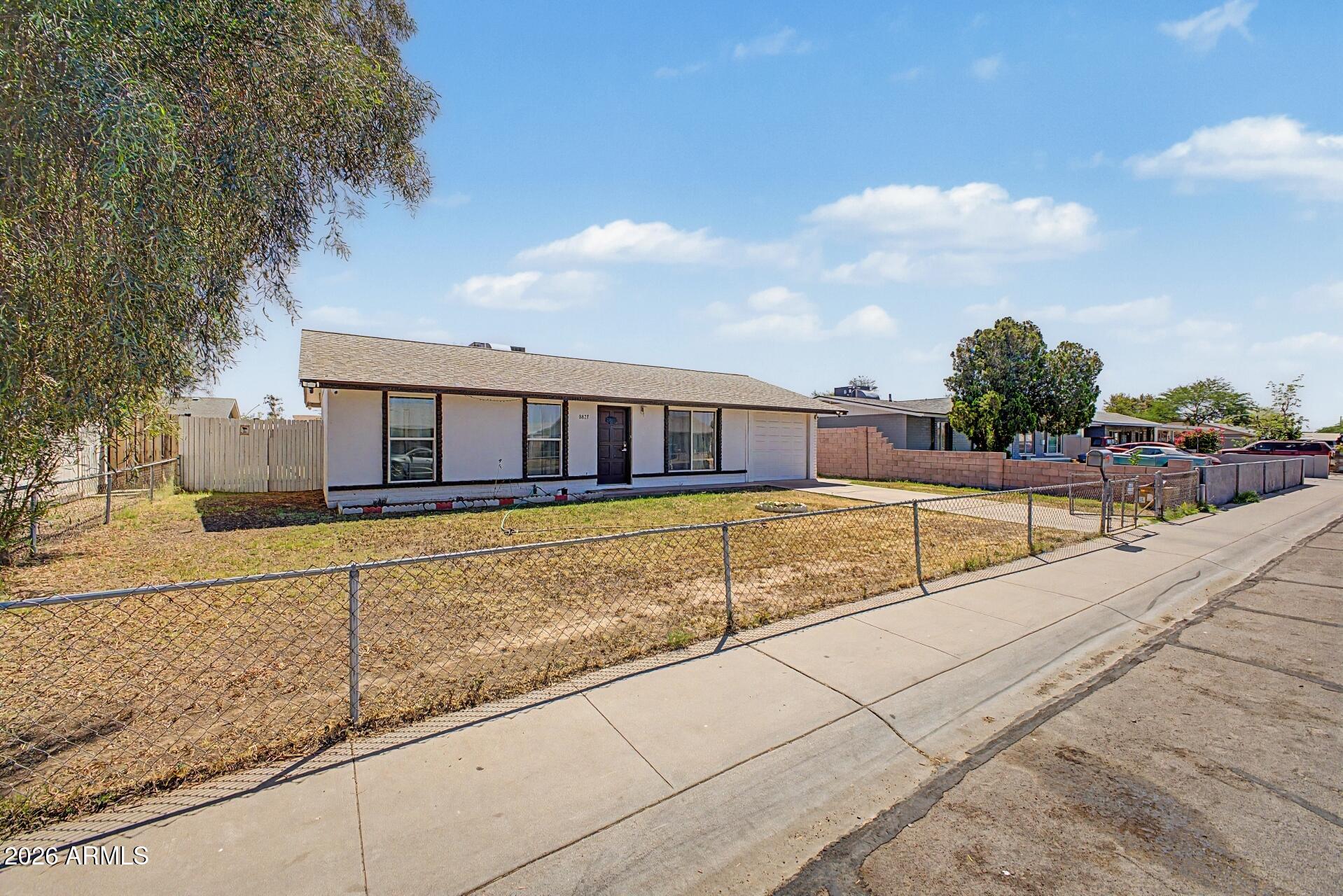 8827 W HEATHERBRAE Drive