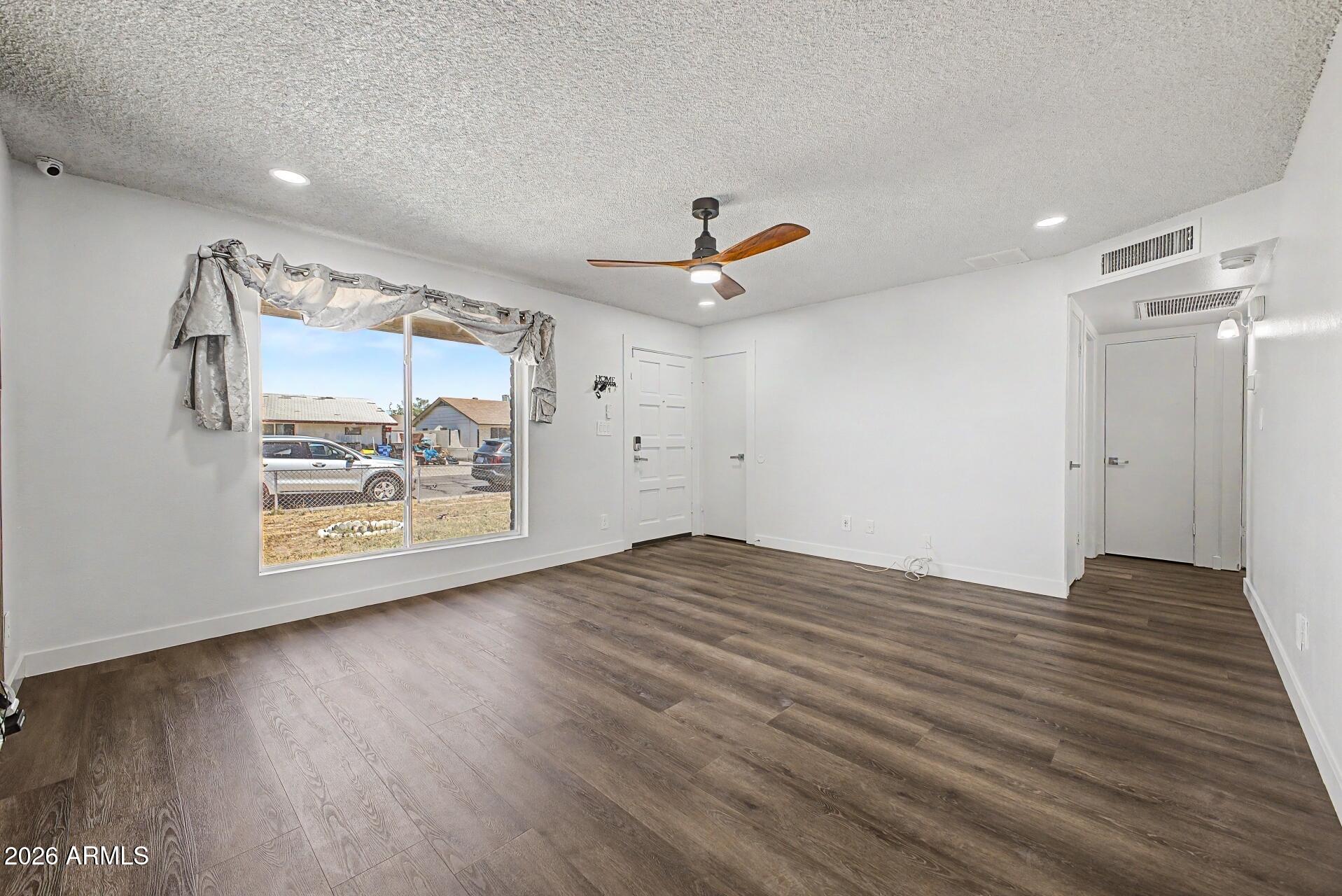 8827 W HEATHERBRAE Drive