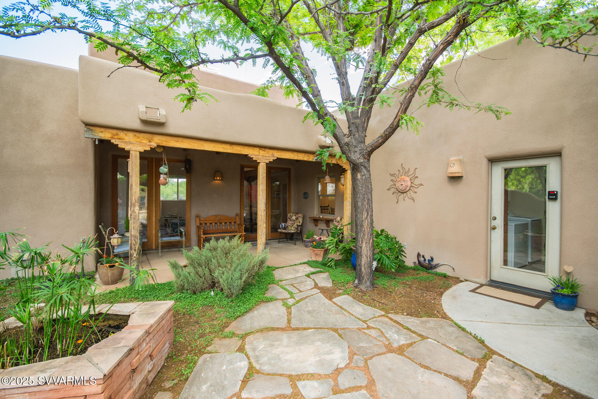 10425 E WILLOW Drive