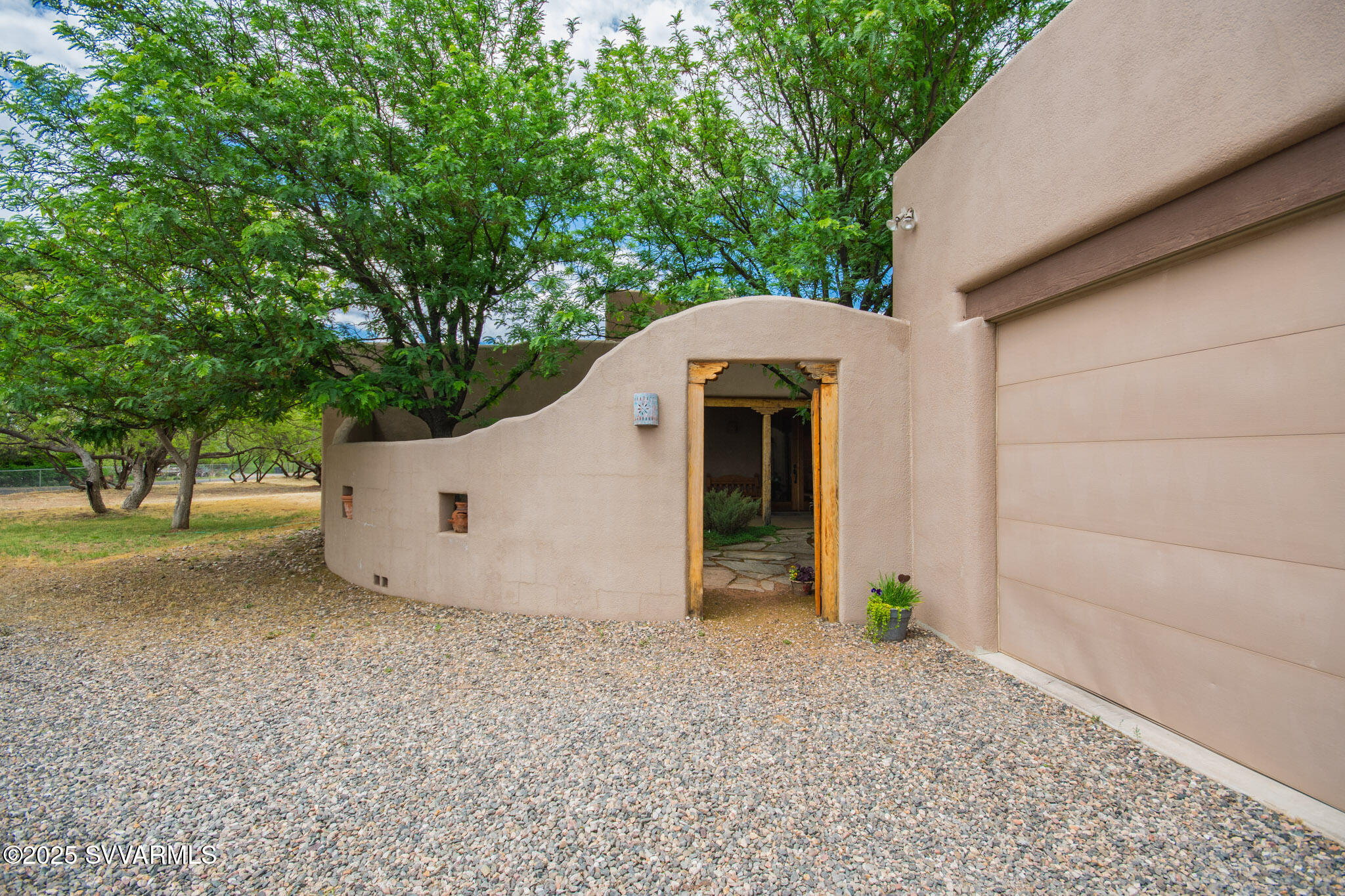 10425 E WILLOW Drive