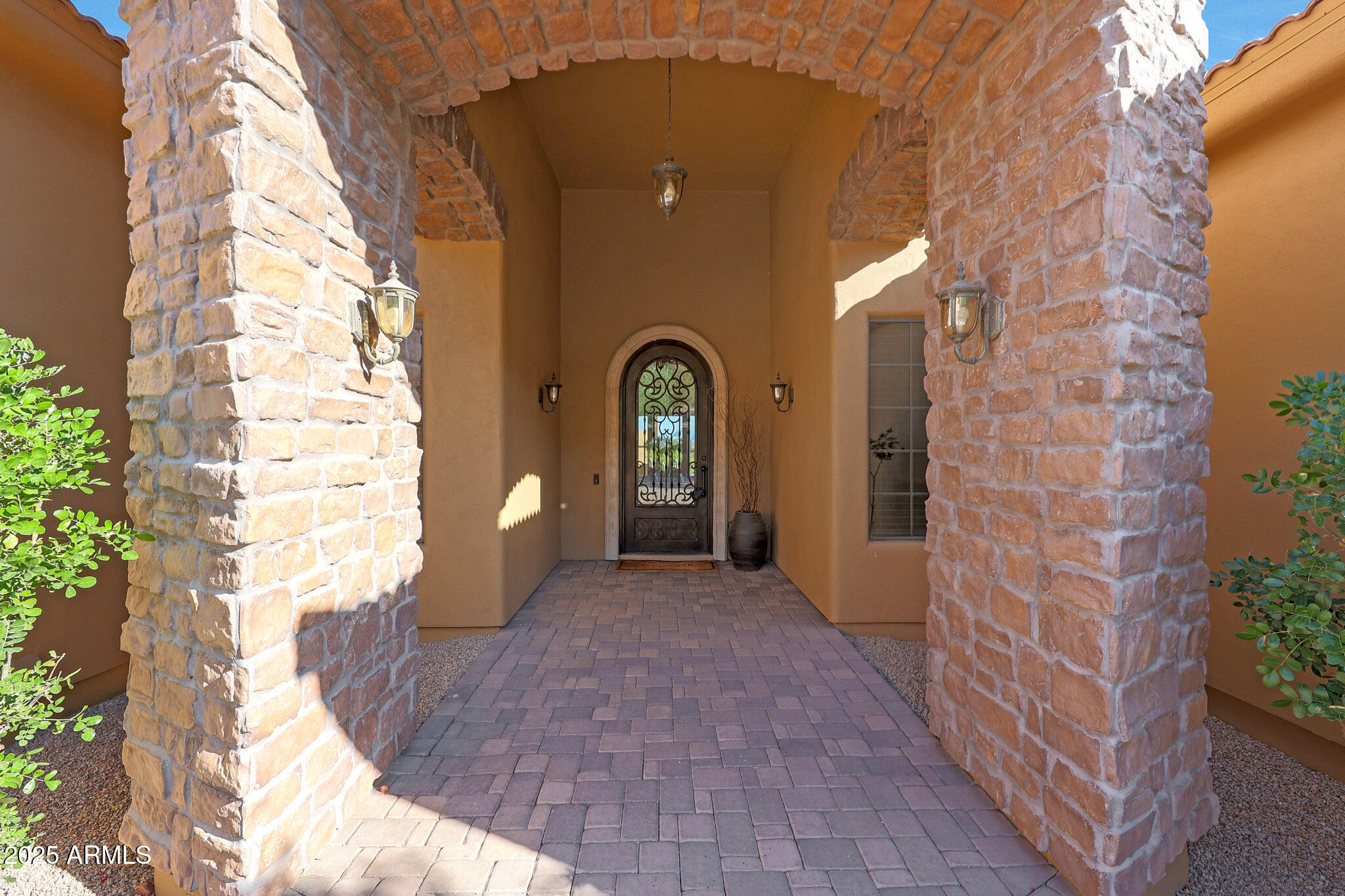 9631 N JAGGED Circle