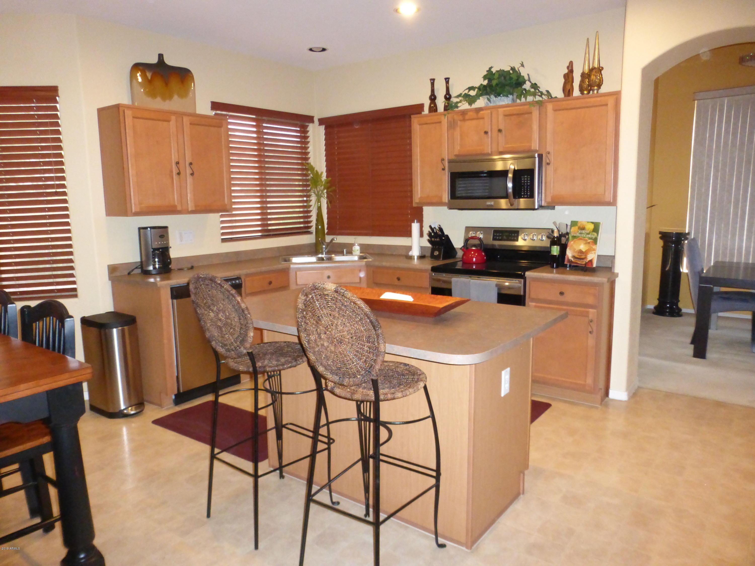 1042 N MOCCASIN Trail