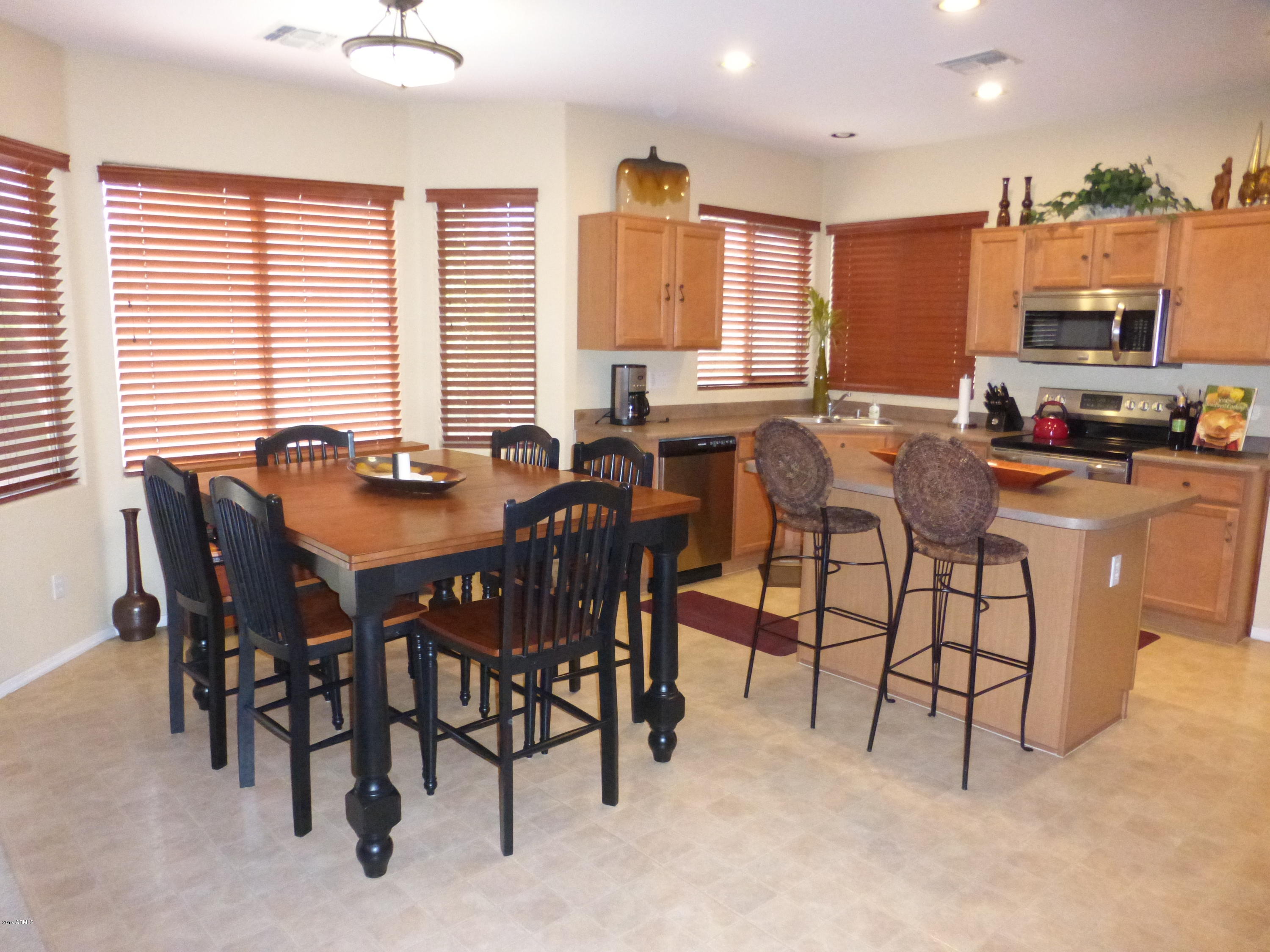 1042 N MOCCASIN Trail