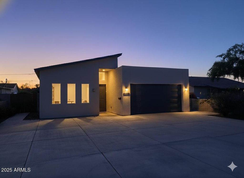 Photo of 1005 E Weldon Avenue, Phoenix, AZ 85014 (MLS # 6935352)