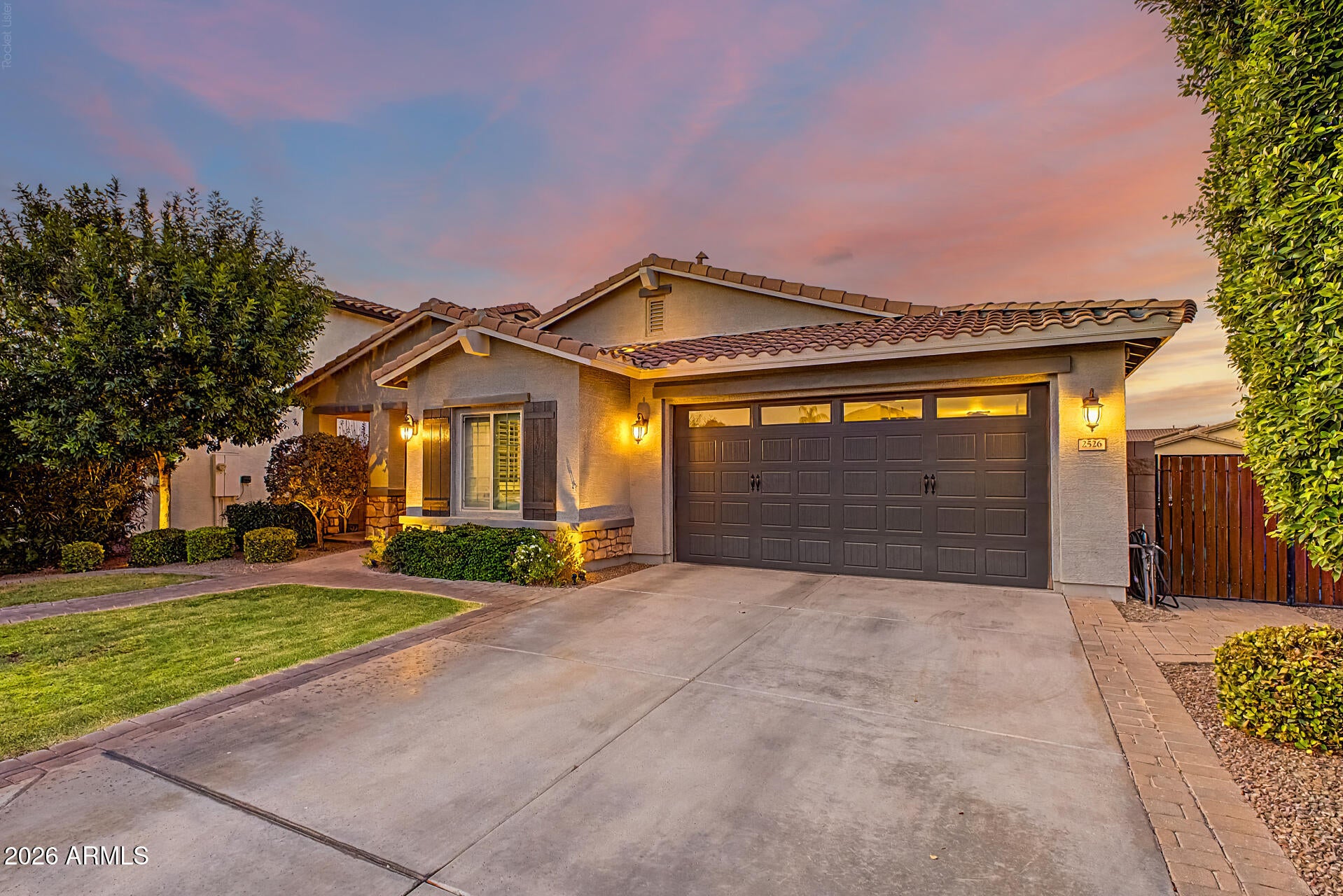 2526 E TONTO Drive