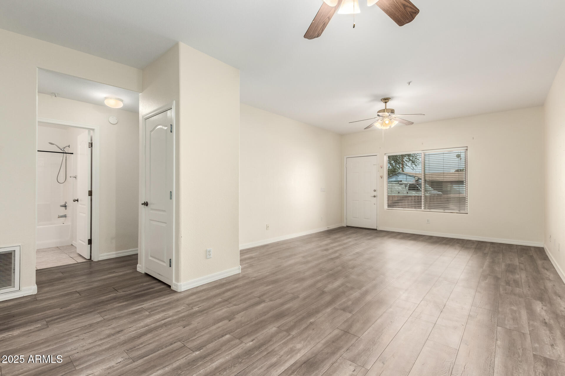 2201 N COMANCHE Drive 1104