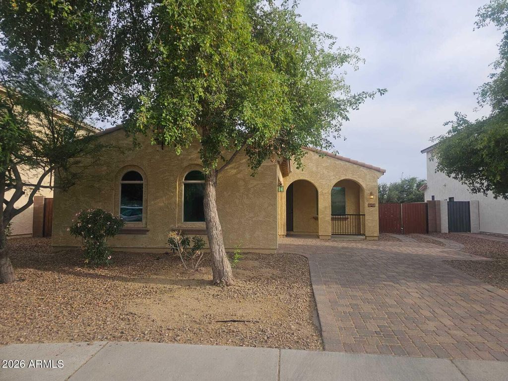 Photo of 1069 E Blue Spruce Lane, Gilbert, AZ 85298 (MLS # 7018522)