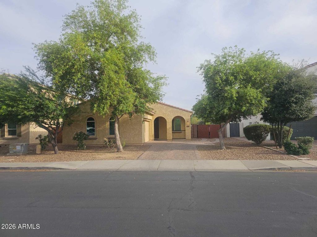 Photo of 1069 E Blue Spruce Lane, Gilbert, AZ 85298 (MLS # 7018522)