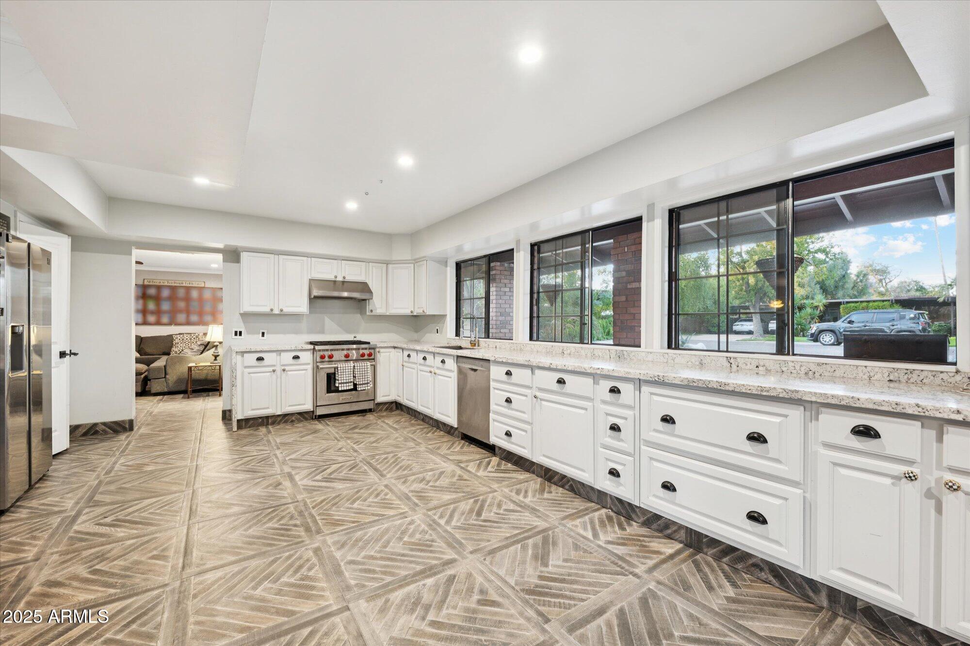 105 E CLAREMONT Street