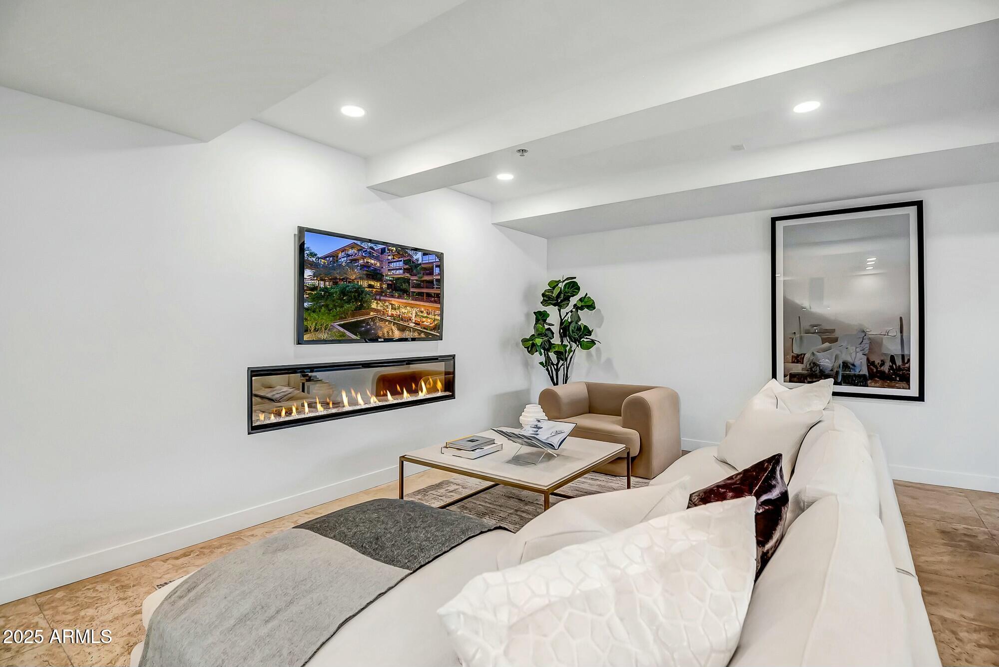 7121 E RANCHO VISTA Drive 5011