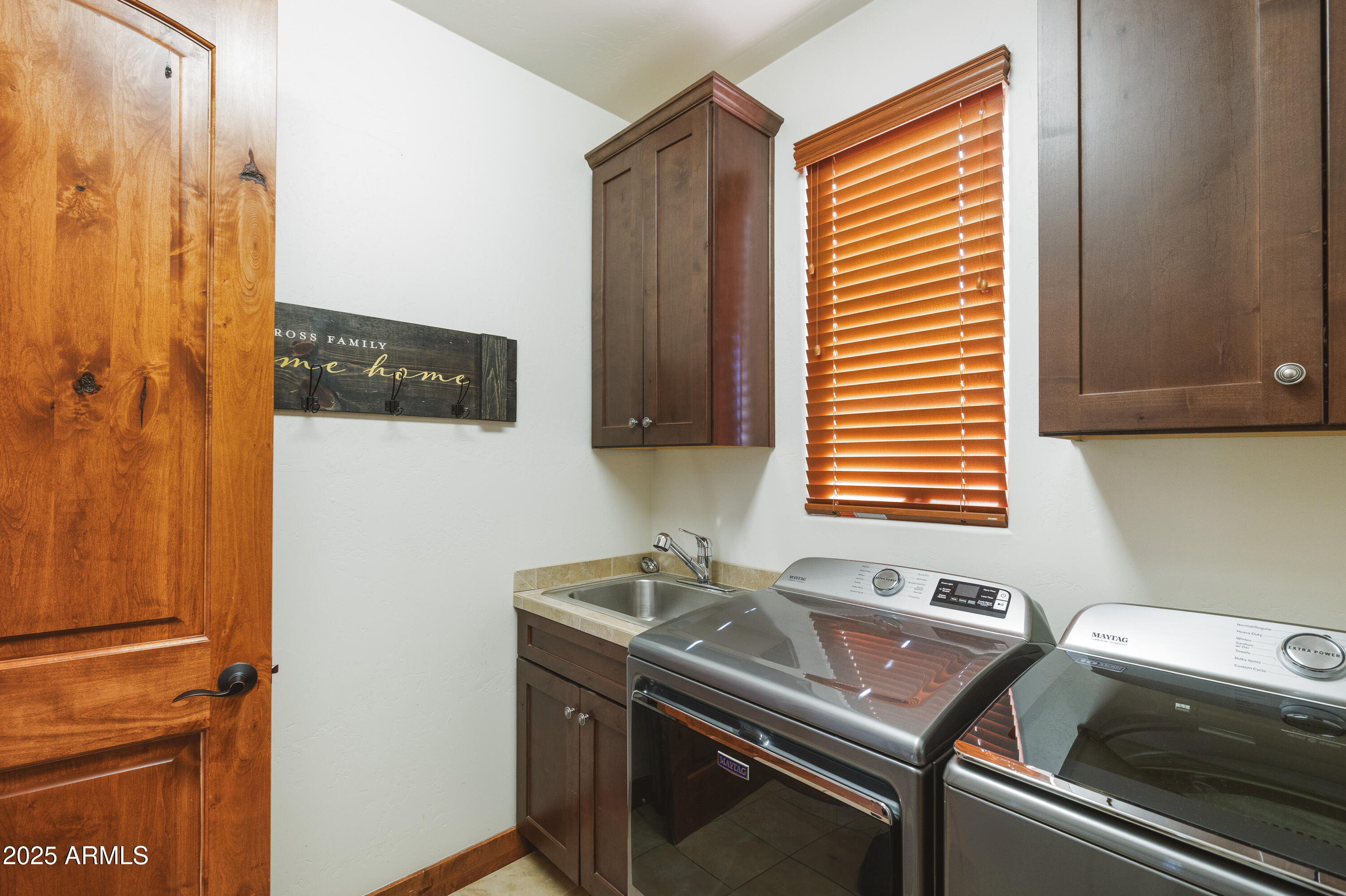 Flagstaff, Arizona, 86005, United States, 4 Bedrooms Bedrooms, ,5 BathroomsBathrooms,Residential,Active,2009813