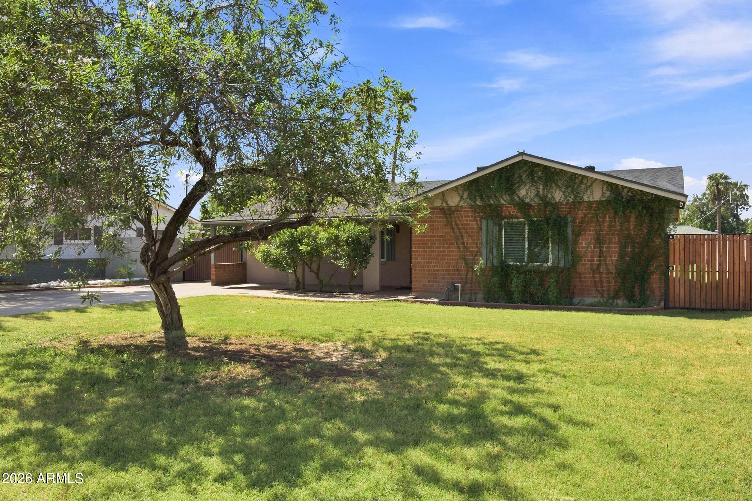 4229 E WILSHIRE Drive