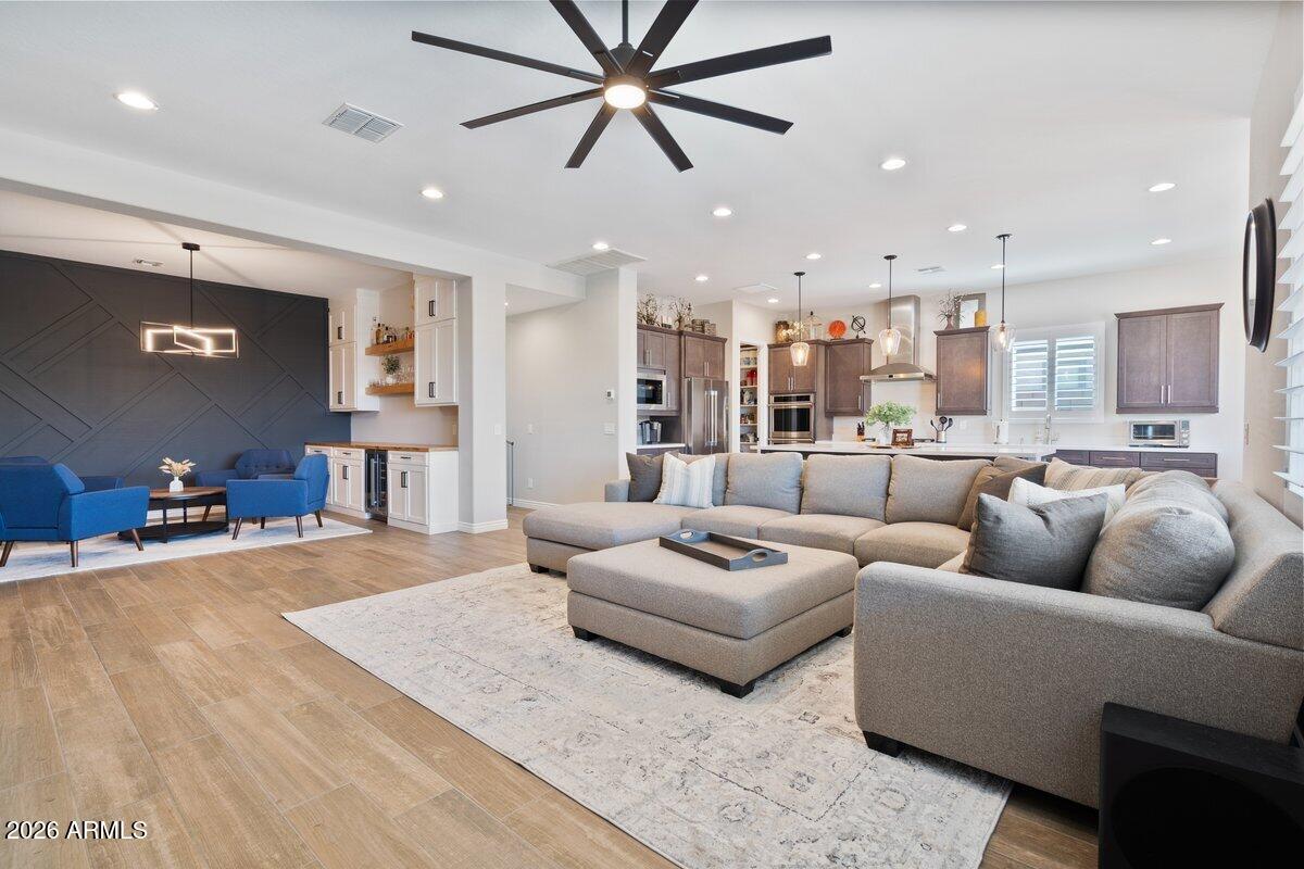 10523 E THORNTON Avenue