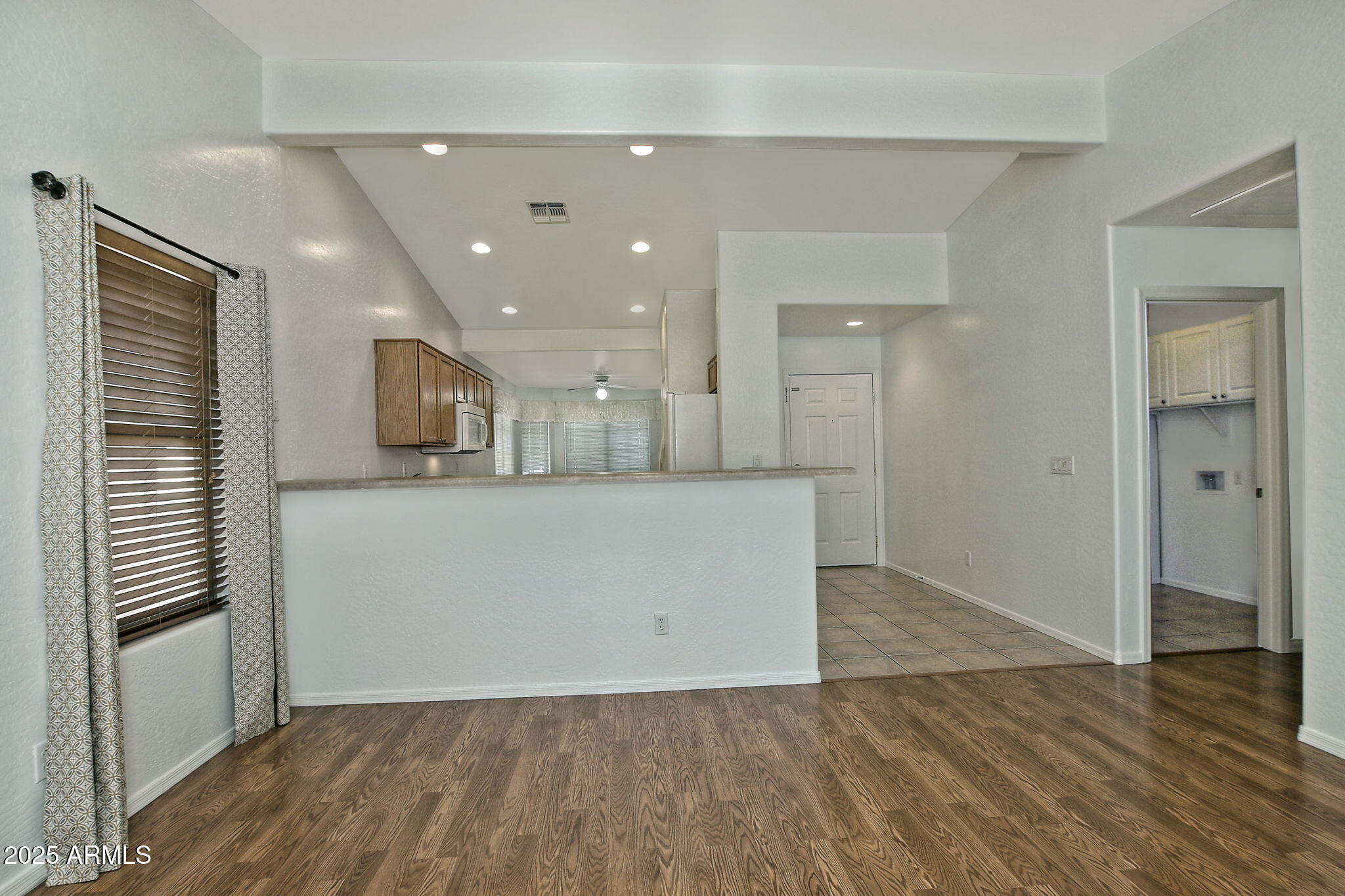 10809 W CAMBRIDGE Avenue