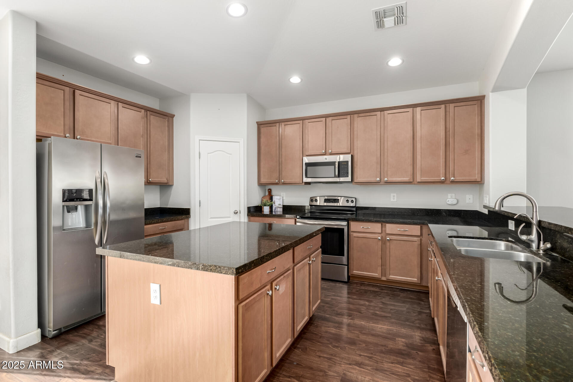 22385 E VIA DE OLIVOS --