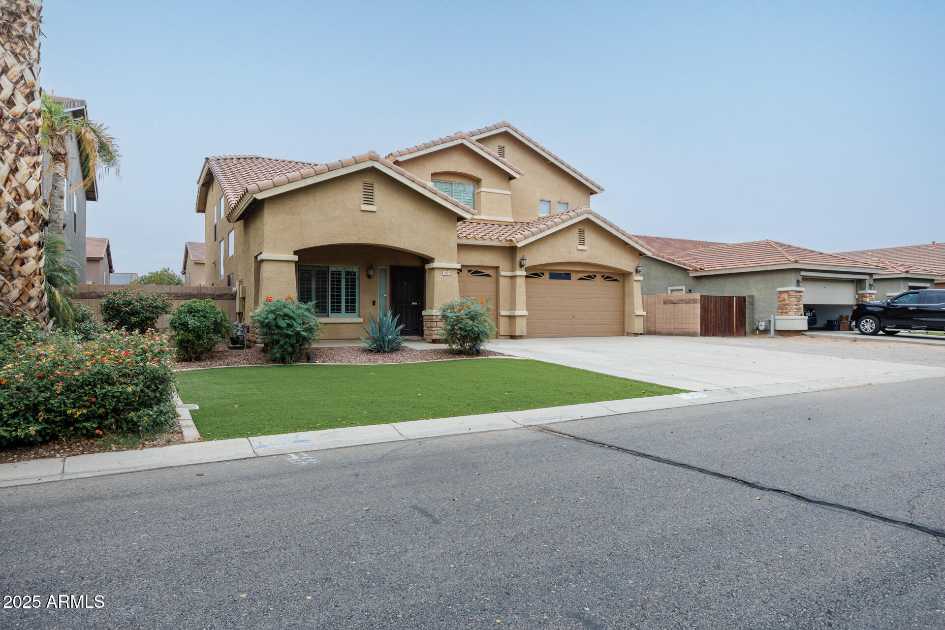 940 E CHELSEA Drive