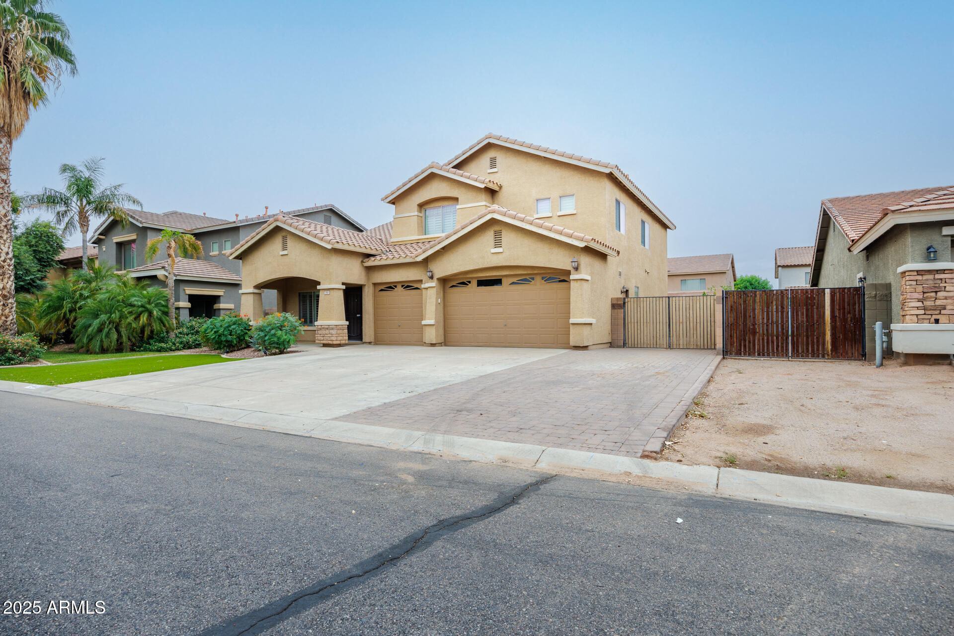 940 E CHELSEA Drive