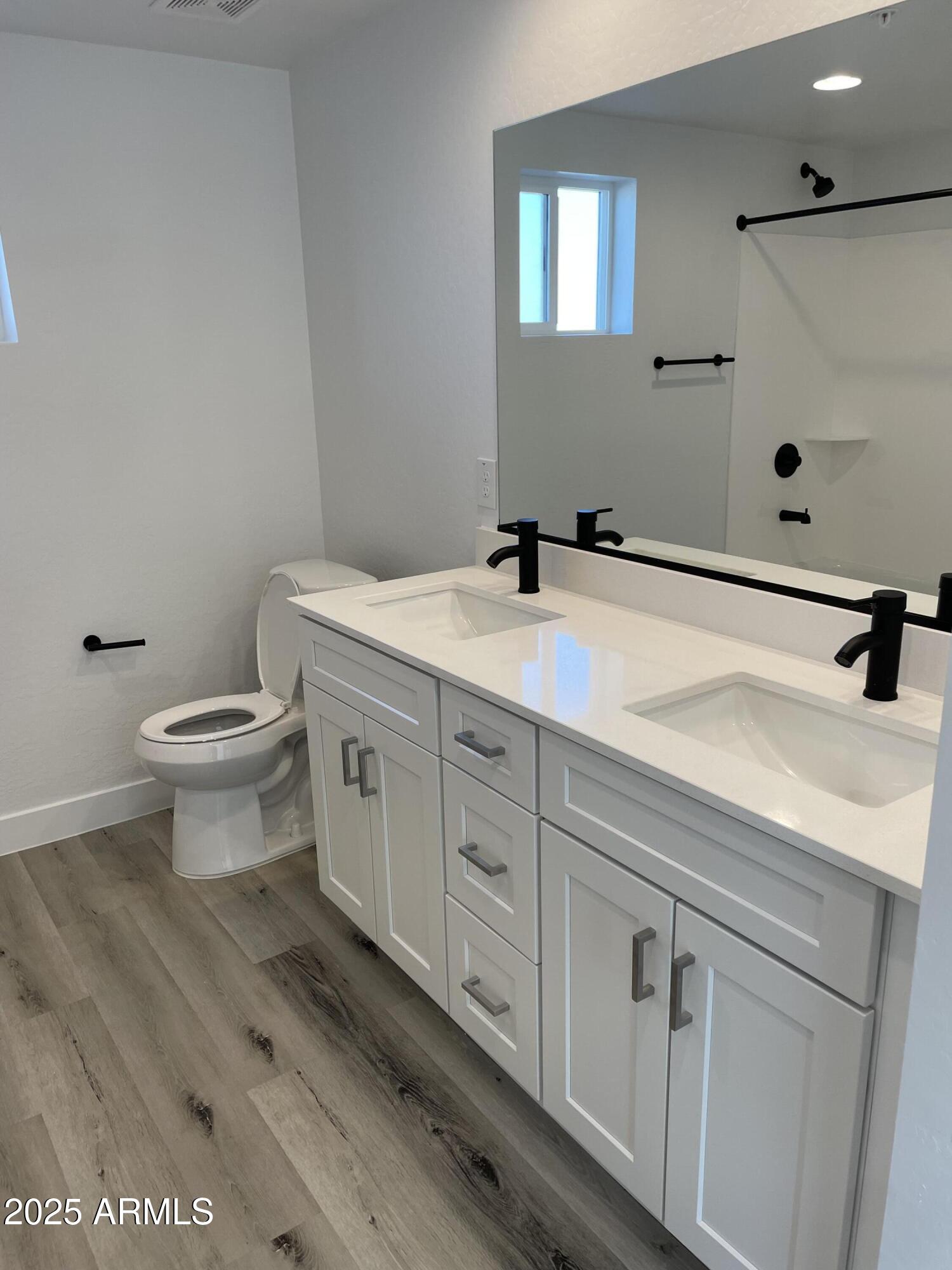 1457 E Taylor Street 6