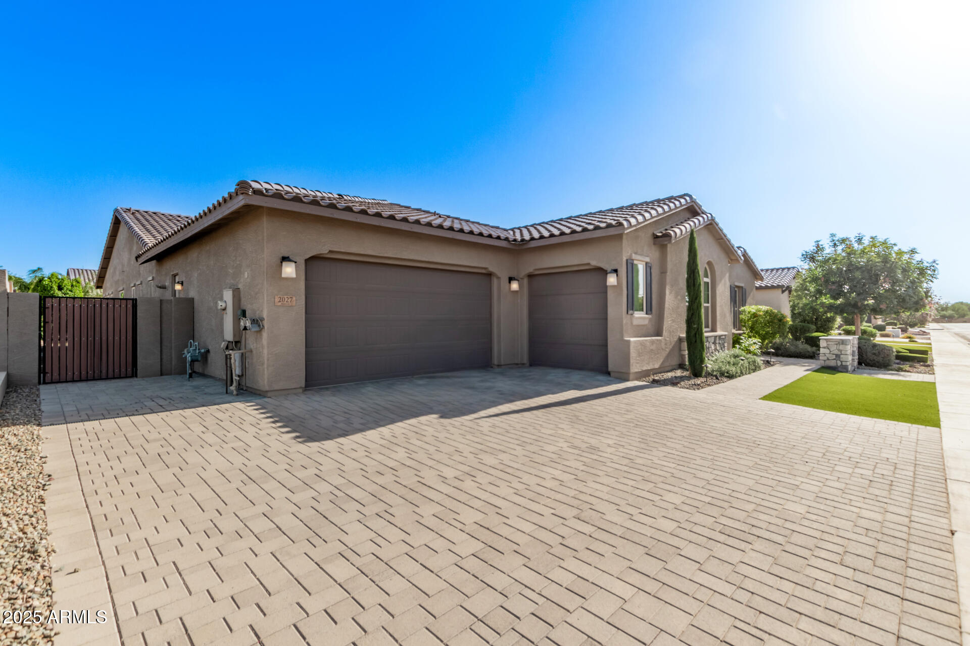 2027 E LA COSTA Court